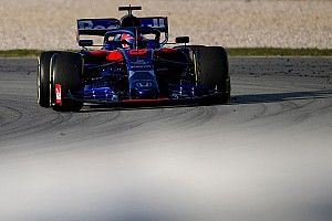 Fotogallery F1: Kvyat e Albon hanno portato al debutto la Toro Rosso STR14 nei test di Barcellona