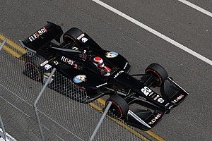 Injured Jones cleared to drive despite broken hand
