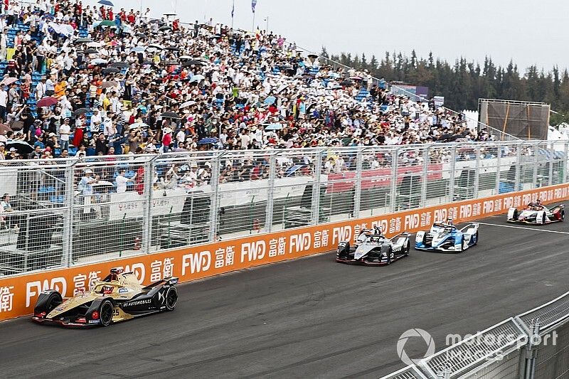 Jean-Eric Vergne, DS TECHEETAH, DS E-Tense FE19, Oliver Rowland, Nissan e.Dams, Nissan IMO1, who defends from Antonio Felix da Costa, BMW I Andretti Motorsports, BMW iFE.18 