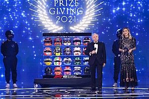F1 pilotları, Jean Todt'a kasklarını hediye etti