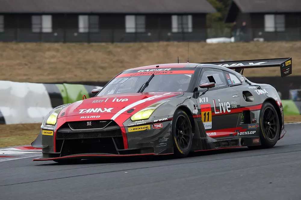 #11 GAINER TANAX GT-R