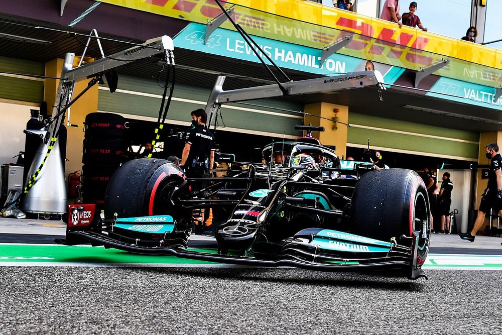 Mercedes, W12'nin Abu Dhabi'deki yarış temposundan memnun değil
