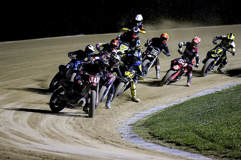 100km de los Campeones: Marini gana la nocturna a Rossi