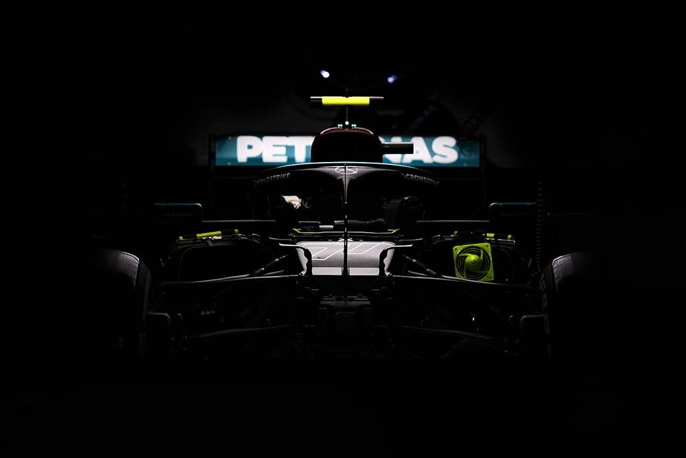 Red Bull, Mercedes'in arka kanadının esnediğinden mi şüpheleniyor?