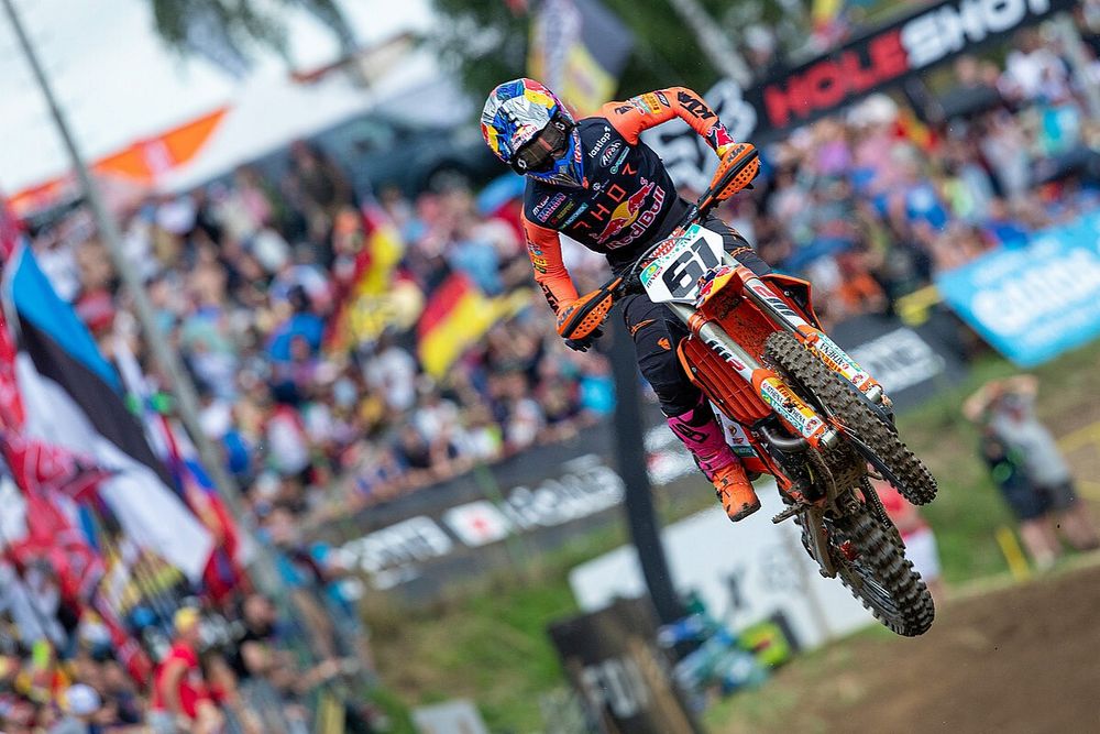 Prado tira de pundonor y suma puntos en el MXGP de Francia