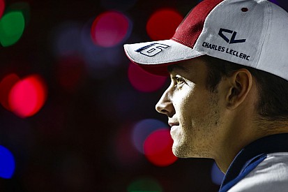 Leclerc descarta sentir pressão por mudança à Ferrari