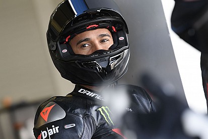 Krijgt Hamilton een testkans op de MotoGP-machine van Rossi?