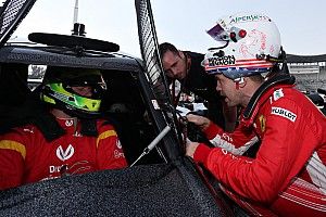 Vettel Mick Schumacherrel versenyezne a Ferrarinál