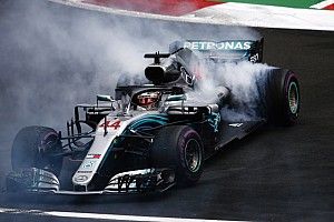 Hamilton comemora título, apesar de "corrida horrível"