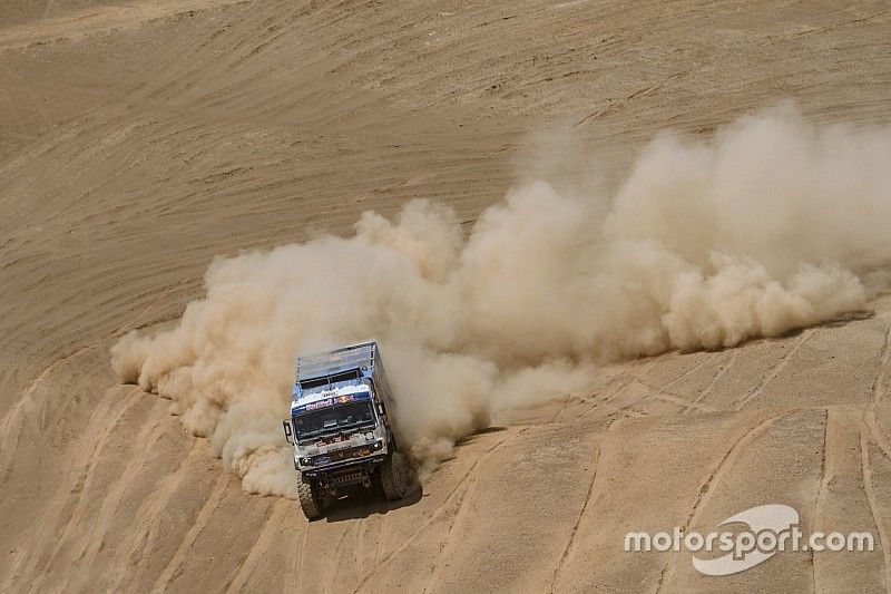 #500 Team Kamaz Master: Eduard Nikolaev, Evgeny Yakovlev, Vladimir Rybakov