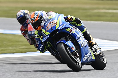 Rins: "Iannone va muy rápido en ensayos pero en carrera va para atrás"