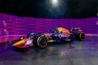 V&iacute;deo y fotos: &iexcl;cambia el Red Bull de Verstappen y P&eacute;rez en Silverstone!