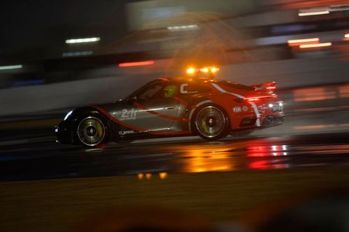 24H Le Mans, 15H: La lluvia obliga a horas detrás del coche de seguridad