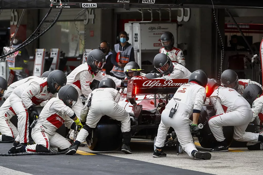 Antonio Giovinazzi, Alfa Romeo Racing C39, fait un arr&ecirc;t