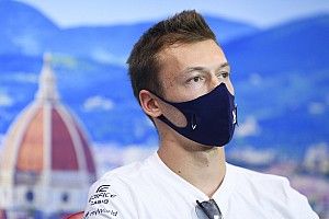 Квята вызвали на разбор массовой аварии на рестарте. В ней были разбиты четыре болида – а машина Даниила не пострадала
