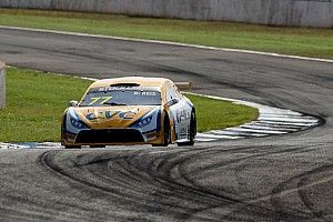Raphael Reis soma pontos importantes e mantém a liderança do campeonato da Stock Light