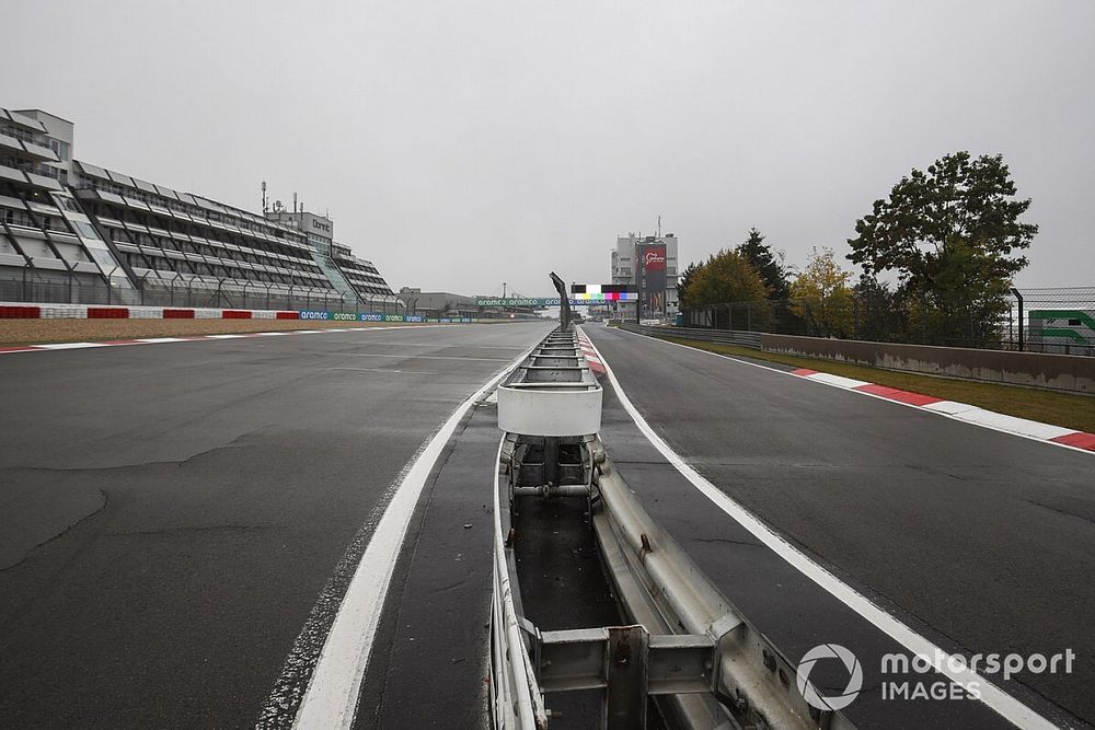 Eifel GP 1. antrenman seansı 1 saat ertelendi!