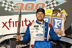 Late-race pass powers Chase Briscoe to Bristol Xfinity win