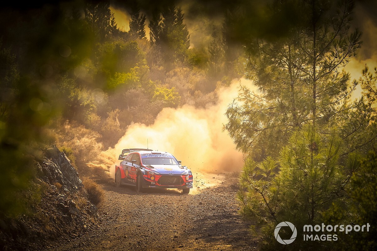 Tanak se deja medio mundial en Turquia
