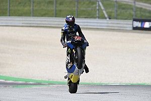 Moto2 - Estiria: Bezzecchi gana tras una sanción a Martín