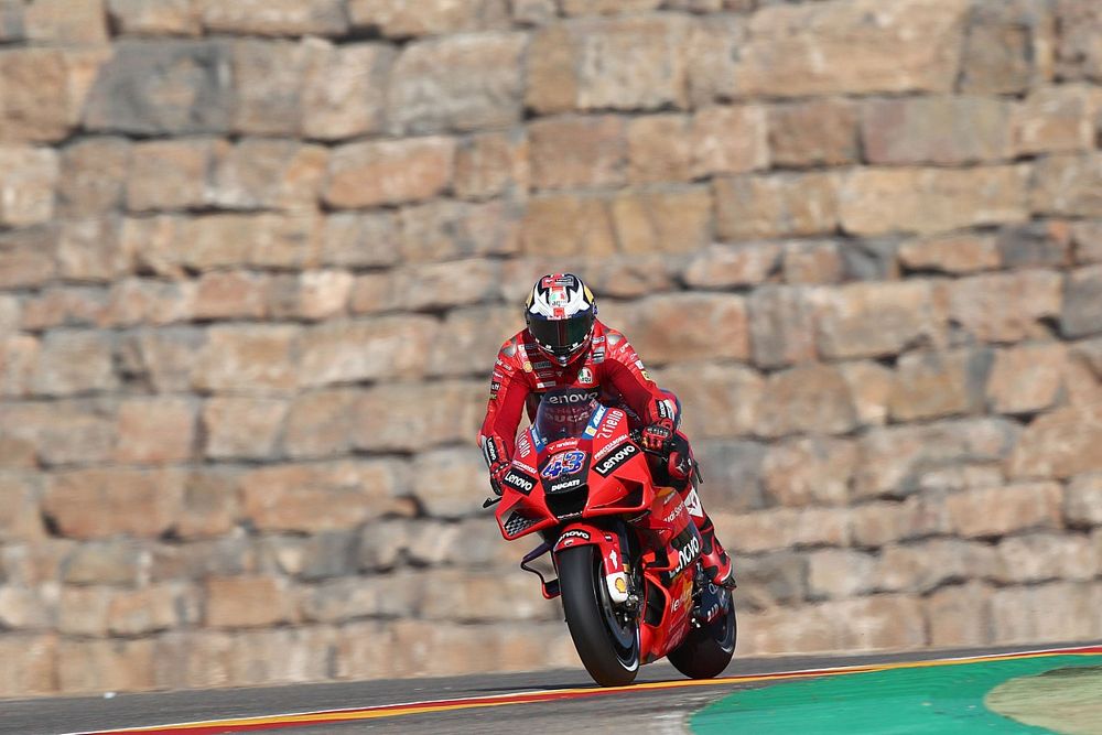 Miller lidera un FP2 en el que Márquez vuelve a irse al suelo