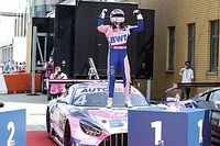 Götz et Mercedes profitent de la malchance de Van der Linde