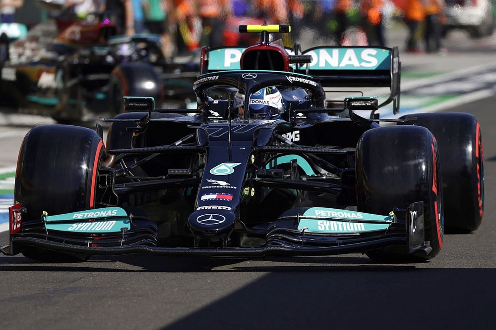 Боттас быстрее всех на FP1 в Спа, Хэмилтону помешал трафик