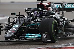 Hamilton baalt: “Dit verwacht je niet van een kampioen”