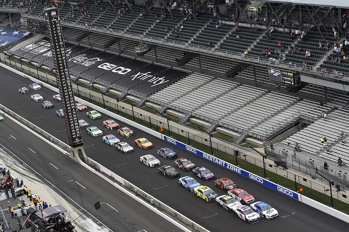 Denny Hamlin lamenta la “falta de conciencia” de Chase Briscoe