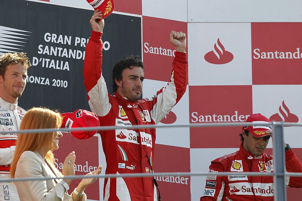 El ganador de la carrera Fernando Alonso, Ferrari F10