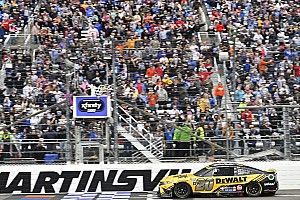 NASCAR: Bell vence em Martinsville e está na final; Chastain faz manobra épica e se garante