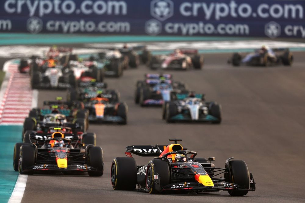 Max Verstappen, Red Bull Racing RB18, Sergio Perez, Red Bull Racing RB18, Charles Leclerc, Ferrari F1-75, Lewis Hamilton, Mercedes W13, the rest of the field