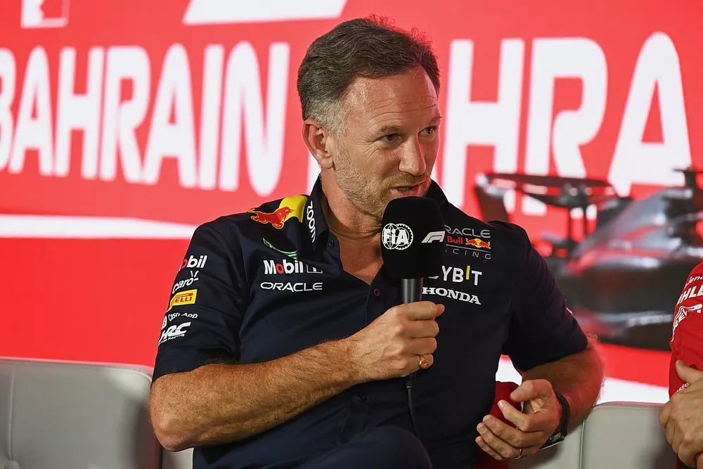 Christian Horner, Team Principal, Red Bull Racing, in een persconferentie