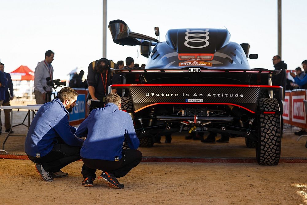 #204 Team Audi Sport: Stéphane Peterhansel, Edouard Boulanger