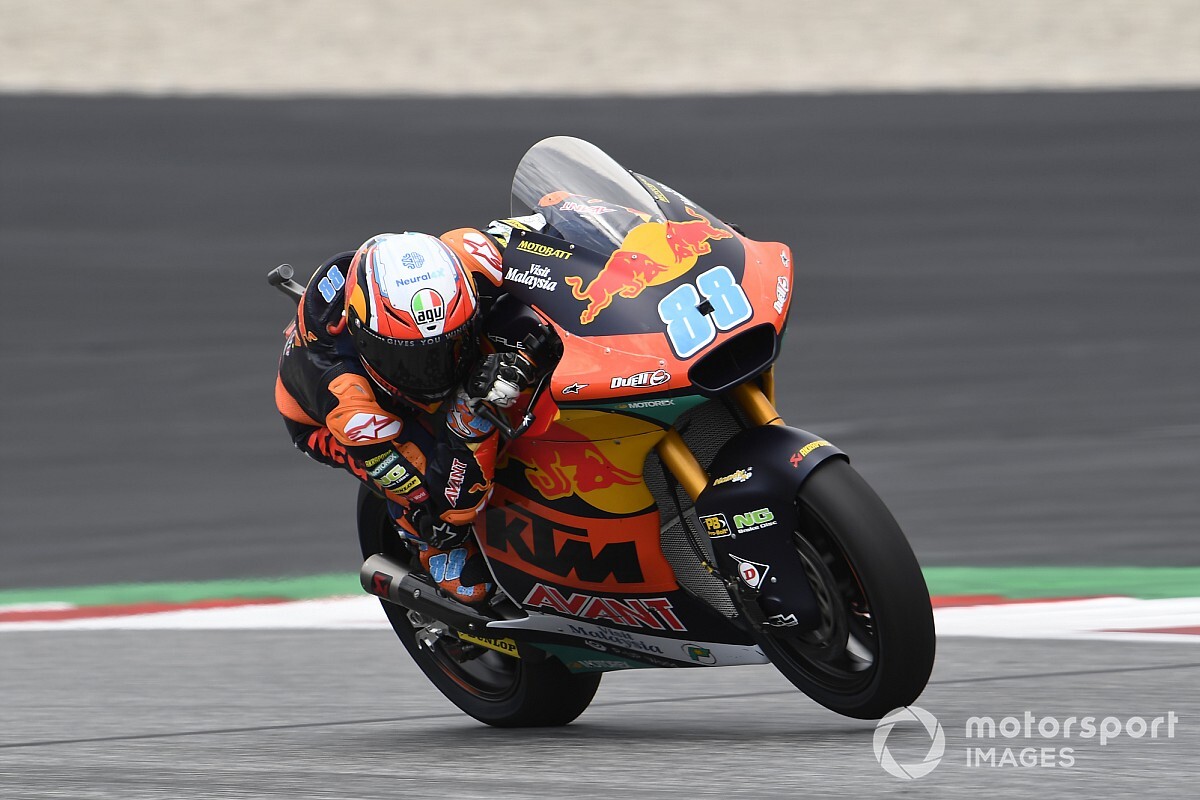 Zware crash ontsiert Moto2-race Oostenrijk, Martin wint na herstart
