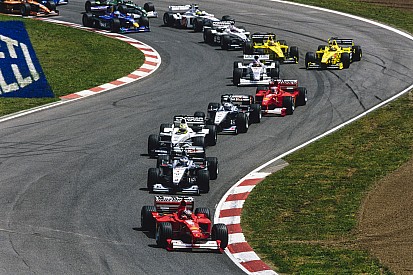 Barrichello élete egyik legnagyobb manővere a Schumacher-testvérek ellen: videó