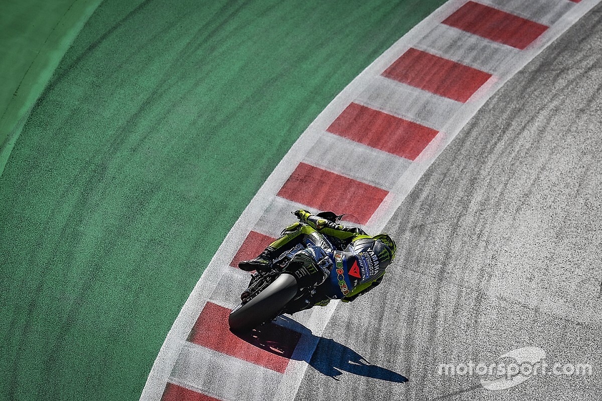 Rossi denkt dat stewards ‘op hoger niveau moeten presteren’