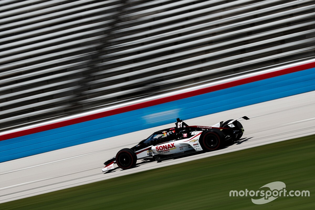 Van Kalmthout crasht vroeg uit de race bij IndyCar-debuut, Dixon wint