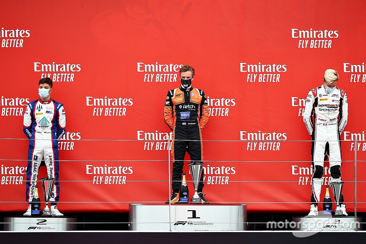 Silverstone F3: Viscaal estrena victoria en un final apasionante