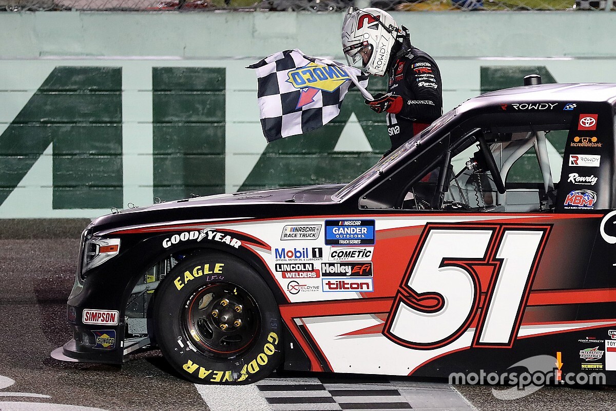 Busch bounces back from penalty to dominate Miami Trucks