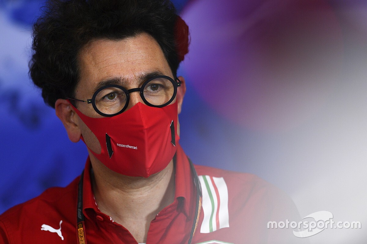 VÍDEO: Chefe da Ferrari tem carro guinchado perto de Maranello
