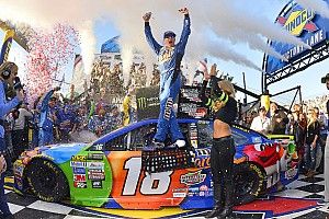 Kyle Busch beffa Elliott e porta a casa il successo in Delaware