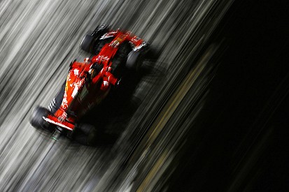 Fotogallery: la strepitosa pole Ferrari firmata da Vettel a Singapore