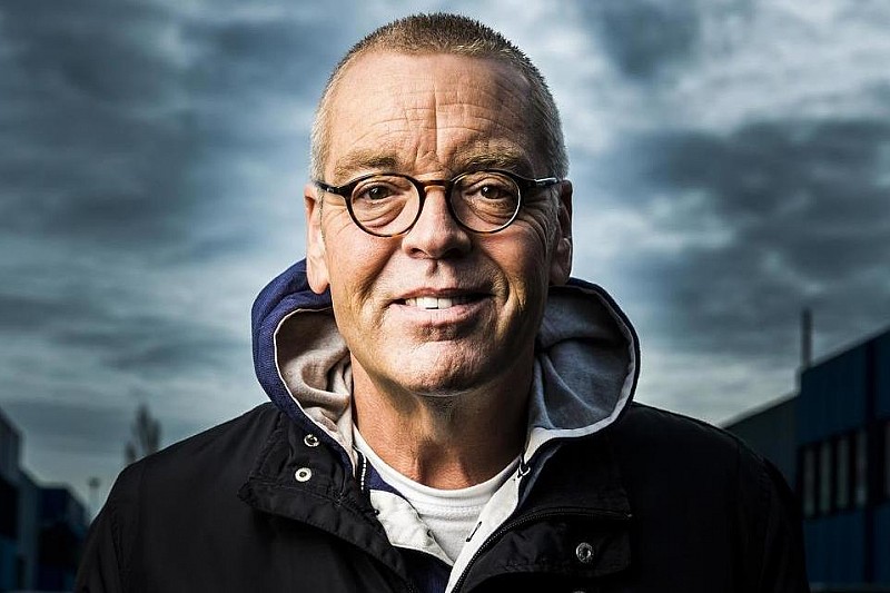 Olav Mol wint Theo Koomen Award 2016 voor beste sportverslag