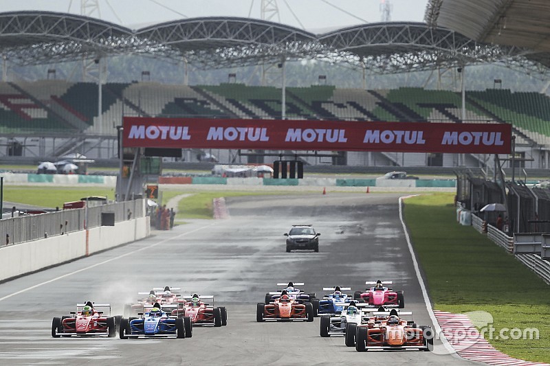 F4/SEA Sepang II: Presley akhiri pekan dengan raihan trofi, Keanon alami masalah mesin