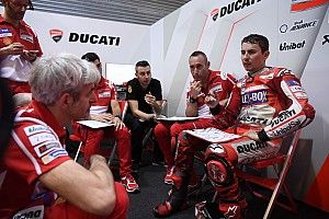 Luchinelli: “Lorenzo está en Ducati solo porque allí gana un dineral”