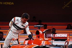 Alonso habló con Mercedes tras la retirada de Rosberg