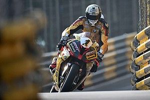 Macau GP: Hickman beats Rutter in bike race thriller