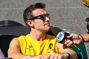 Палмер нашел работу на радио