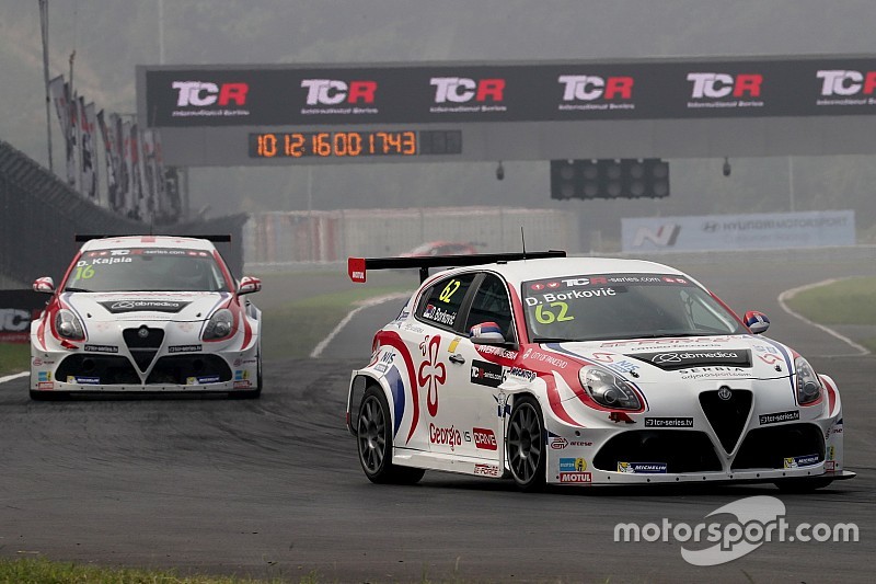 Due Alfa Romeo TCR pronte a correre in America